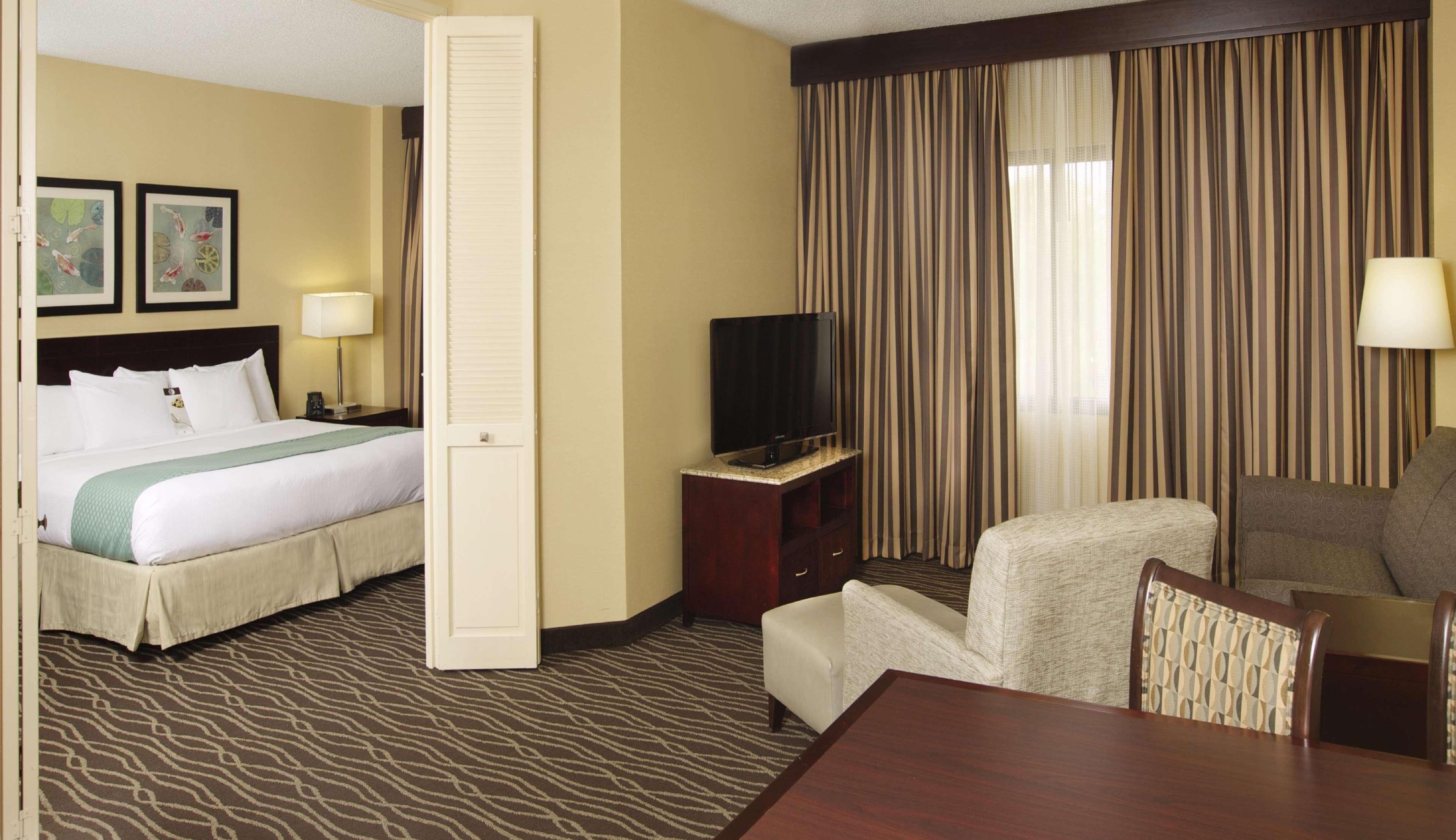Doubletree Suites By Hilton Raleigh-Durham Exterior foto